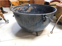 Cast Iron kettle with bale
