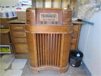 Vintage Philco 39-31 Console Tube Radio