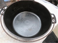 Vintage Wagner -O- Cast Iron Stew Pot