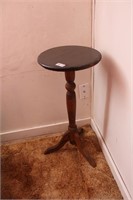 SMALL SIDE ROUND TABLE