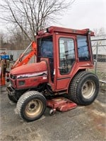 Case International 1140 4X4 Tractor W Deck Mower