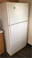Whirpool refrigerator with ice maker 33x 30 x 66