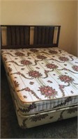 Queen bed mattress and box springs