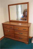 Oak 6 Drawer Dresser w Mirror