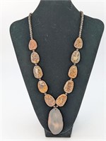 STONE NECKLACE WITH GEODE PENDANT