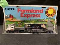 Farm Land Express Mack w/ Case 2594 Tractor