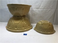 Vintage Grip Stand Nesting Mixing Bowls