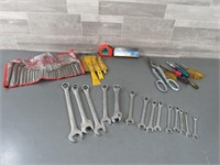 VARIETY OF TOOLS / METRIC COMBO WRENCHES