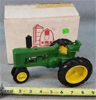 1/16 Standi Toys 530 NF Tractor - Plastic
