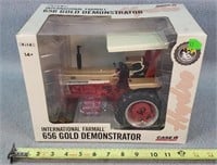 1/16 International 656 Gold Demonstrator Tractor