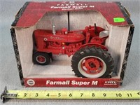 1/16 Farmall Super M Tractor