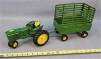 1/16 John Deere Tractor & Hay Wagon