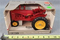 1/16 Massey Harris 44 Special Tractor