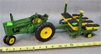1/16 John Deere G Tractor & Planter
