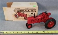 1/16 Farmall H Tractor