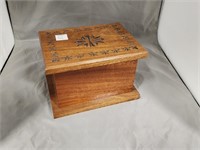 ENGRAVED WOODEN TRINKET BOX APPROX 8" X 5.5"