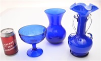 2 vases bleu cobalt, dont verre soufflé, et
