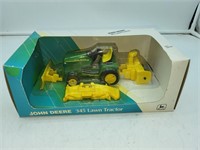 John Deere 345 Lawn tractor with attachments