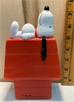 Vintage 'SNOOPY' doghouse coin bank