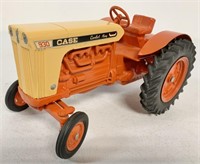 Case 930 Comfort King Tractor,1/16 scale