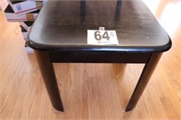 End Table (BUYER RESPONSIBLE FOR MOVING/LOADING)