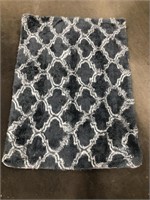 AREA RUG 64x46IN