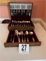80 Pieces Of Oneida Flatware W/ Chest (DR)