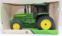 made in USA: Vintage John Deere Ertl #5587