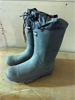 Winter Boots, Size 9, NEW