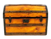 Vintage Arched Humpback Top Wood Trunk