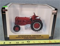 1/16 IH Cub Lo-Boy Tractor