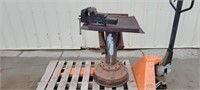 Metal welding table w/6" Larin bench vice