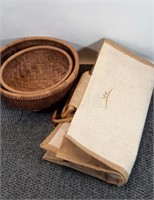 Nesting baskets with burlap bag w/reed handle