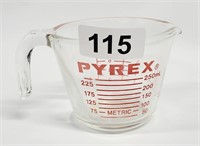 CLEAR GLASS PYREX 1 CUP HANDLED MEASURING CUP