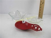 2 GLASS LEMON JUICERS AND SPOON REST