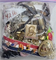 K - BAG OF COSTUME JEWELRY (A25)