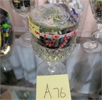 K - VINTAGE BUTTONS & JEWELRY IN GLASSWARE (A76)
