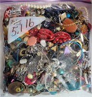 K - BAG OF COSTUME JEWELRY (A46)