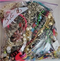 K - BAG OF COSTUME JEWELRY (A47)