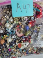 K - BAG OF COSTUME JEWELRY (A47)