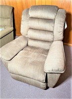 Lazyboy recliner - see wooden lifters, clean