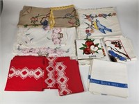 ASSORTED LOT OF VINTAGE LINENS NEEDLWORK