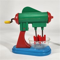 VINTAGE PLASTIC KIDS MINIATURE MIXER