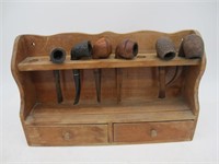PIPE STAND WITH 6 VINTAGE PIPES