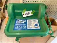 AIMS KANGAROO LAWN AND LEAF CART WITH BOX