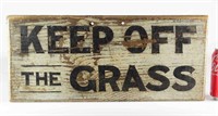 Sign "KEEP OFF THE GRASS"