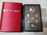 OF) 1986 Canadian Mint coin set with silver dollar