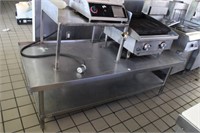 STAINLESS STEEL GRILL & GRIDDLE TABLE