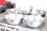 5 STAINLESS MIXING BOWLS