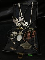 ECLECTIC JEWELRY MIX